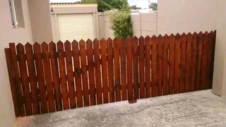 Clean white picket fencing for gates, swimming pools, fencing yards and garden flowers, installation