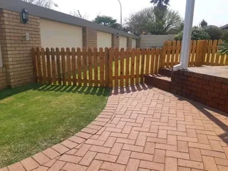 Clean white picket fencing for gates, swimming pools, fencing yards and garden flowers, installation