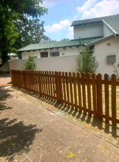 Clean white picket fencing for gates, swimming pools, fencing yards and garden flowers. Dilivery