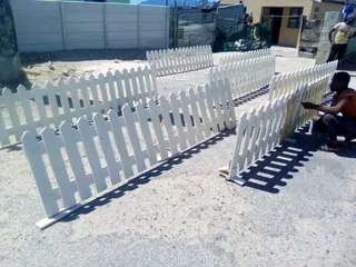 Clean white picket fencing for gates, swimming pools, fencing yards and garden flowers whatsapp me