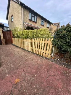 Cryon Picket fencing