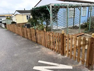 Cryon Picket fencing