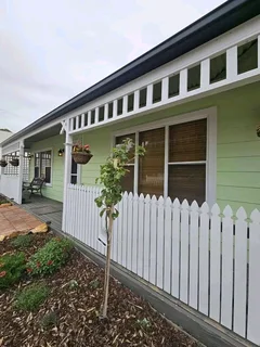 Cryon Picket fencing