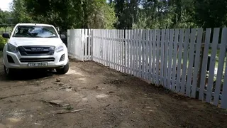 Quality picket fencing for gates, swimming pools, fencing yards, school fencing