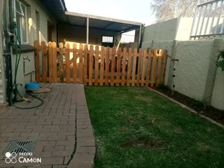 Quality picket fencing for gates, swimming pools, fencing yards, school fencing