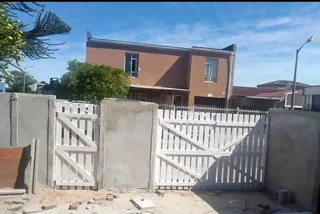 Quality picket fencing for gates, swimming pools, fencing yards