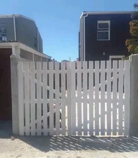 Quality picket fencing for gates, swimming pools, fencing yards
