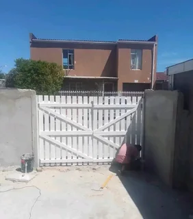 Quality picket fencing for gates, swimming pools, fencing yards