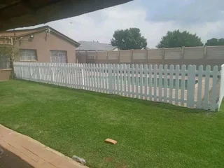 Quality picket fencing