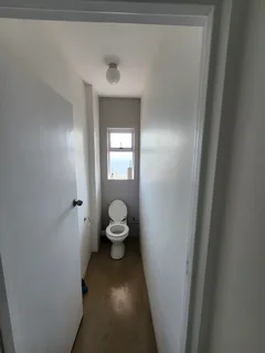 New Renovated 2.5 Bedroom - Kensington