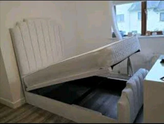 End Of Winter Special(Combo Deal Bed&#43;Headboad&#43;Two Side Pedestals&#43;Ottoman