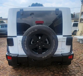 Jeep Wrangler Jk 3.8 Tailgate Door and Spare Wheel Carrier