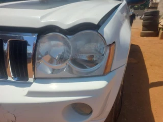 JEEP WK1  5.7  HEMI HEAD LAMPS