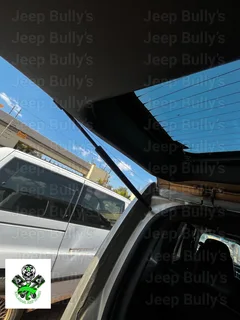 Second Hand Jeep Cherokee KK Boot Shocks For Sale