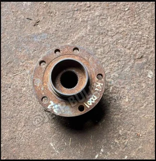 Preloved Jeep Cherokee KL Wheel Hub And Bearing