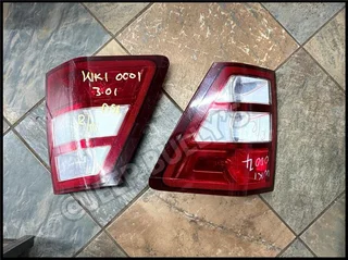 3.0 Jeep Grand Cherokee Wk1 Taillights Up For Sale
