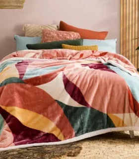 Selling brand new 3 homechoice combo king size blankets  Adkins