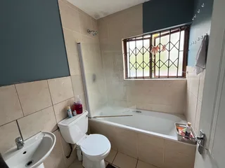 Flat to share in reservoir hills