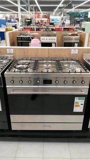 SMEG- SMEG Stove 90cm Gas/Elect