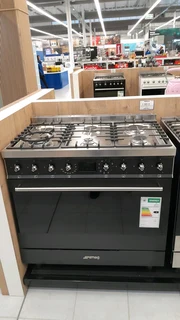 SMEG- SMEG Stove 90cm Gas/Elect