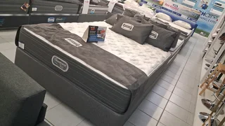 Simmons Bed - Simmons Select Meduim