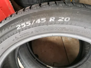 255/45/20 Michelin latitude sport3