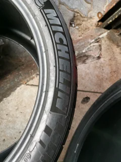 325.30.21 Michelin pilot cup2