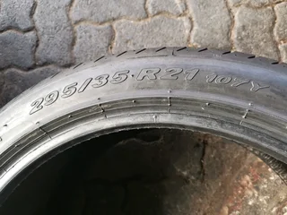 2x 295/35/21 Pirelli p zero