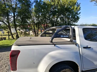 Isuzu roll bar and tonneau cover