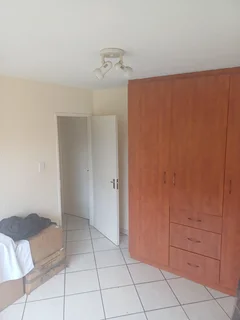 Room available for rent in Croydon Crescent Kempton Park