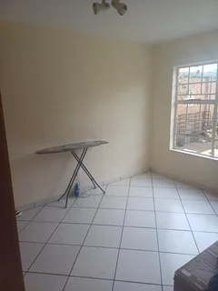 Room available for rent in Croydon Crescent Kempton Park