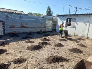 ROLL ON LAWN GRASS#BUFFALO#KIKUYU#LM BEREA#GULF GREEN#CYNODONE#ORGANIC COMPOST#SUPPLY AND INSTALL.