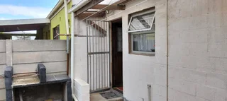 Flatlet to rent in Strandfontein