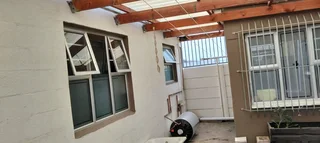 Flatlet to rent in Strandfontein