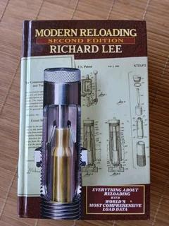Modern Reloading book 700 pages like new