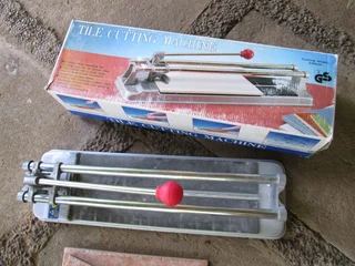 Tile cutter