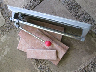 Tile cutter