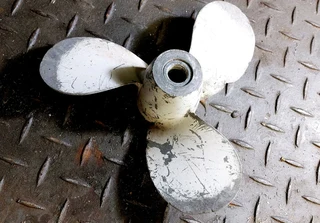 Boat yacht sailboat dingy rubberduck zodiac yamaha 3 blade prop propellor aluminium outboard engine