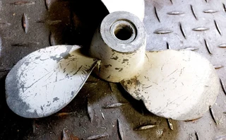 Boat yacht sailboat dingy rubberduck zodiac yamaha 3 blade prop propellor aluminium outboard engine