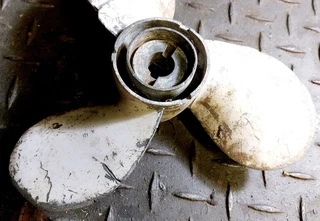 Boat yacht sailboat dingy rubberduck zodiac yamaha 3 blade prop propellor aluminium outboard engine