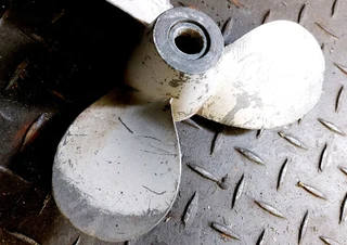 Boat yacht sailboat dingy rubberduck zodiac yamaha 3 blade prop propellor aluminium outboard engine