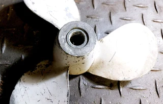 Boat yacht sailboat dingy rubberduck zodiac yamaha 3 blade prop propellor aluminium outboard engine