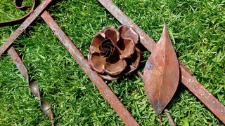 Rustic rustica rusted metal gate decor