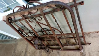 Rustic rustica rusted metal gate decor