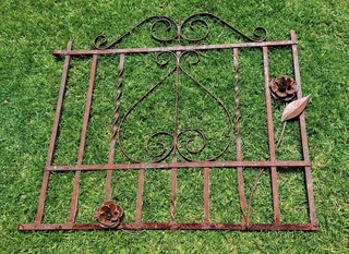Rustic rustica rusted metal gate decor