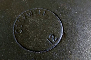 Cookwell Ovenproof 12 pot and lid cast-iron cast iron cooking potjie kitchenware braai