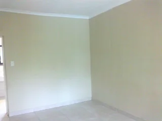 En-suite bedroom with shower and toilet to rent in Morningside Manor / Sandton