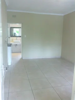 En-suite bedroom with shower and toilet to rent in Morningside manor / Sandton