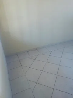 Outside room with shower and toilet to rent in Observatory