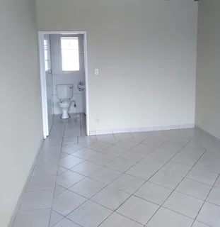Outside room with shower and toilet to rent in Observatory
